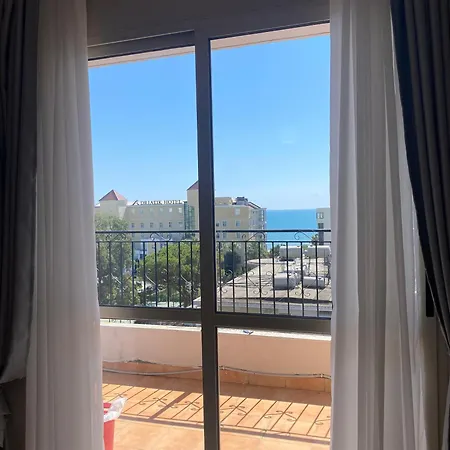 Beachfront Апартаменты Дуррес